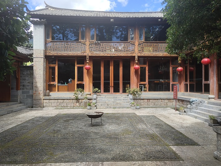 麗江樹(shù)下國(guó)際酒店